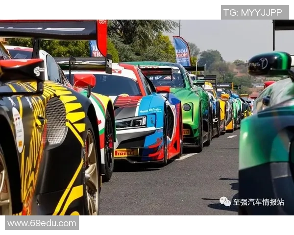 重庆足球队的耐力揭秘:从训练到比赛的全景探索与分析 重庆足球队的耐力揭秘:从训练到比赛的全景探索与分析